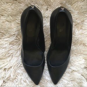 Size 7 Michael Kors black pumps